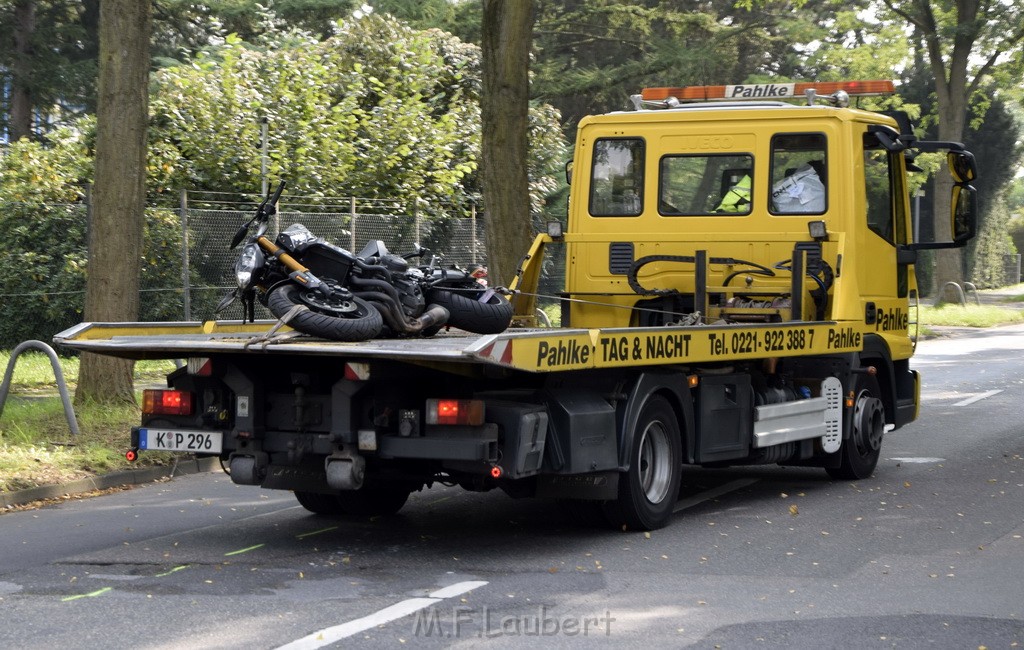 Schwerer Krad PKW Unfall Koeln Muelheim Am Springborn Cottbuserstr P180.JPG - Miklos Laubert